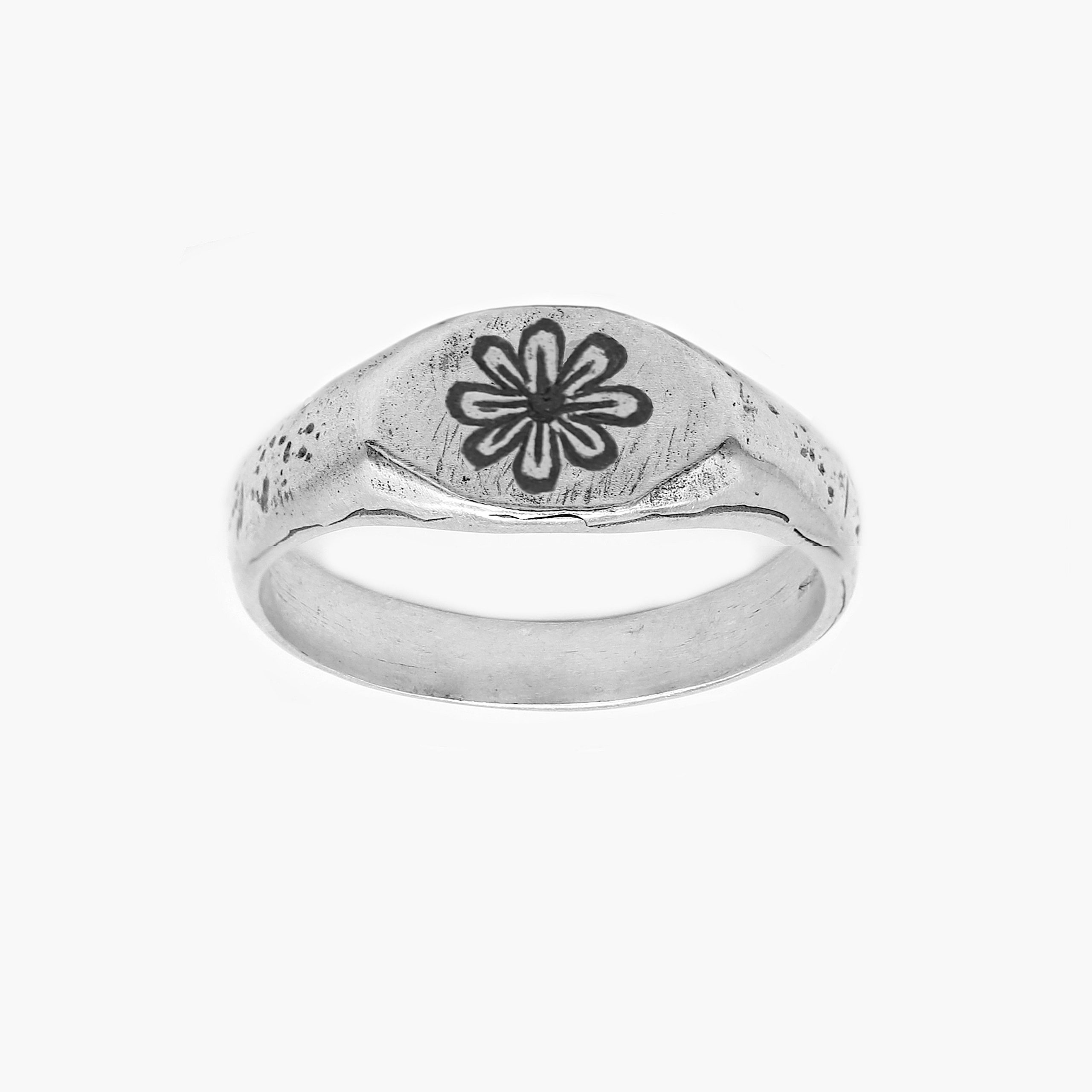Engraved-Daisy-Sterling-Silver-Ring-Kompsos.jpg