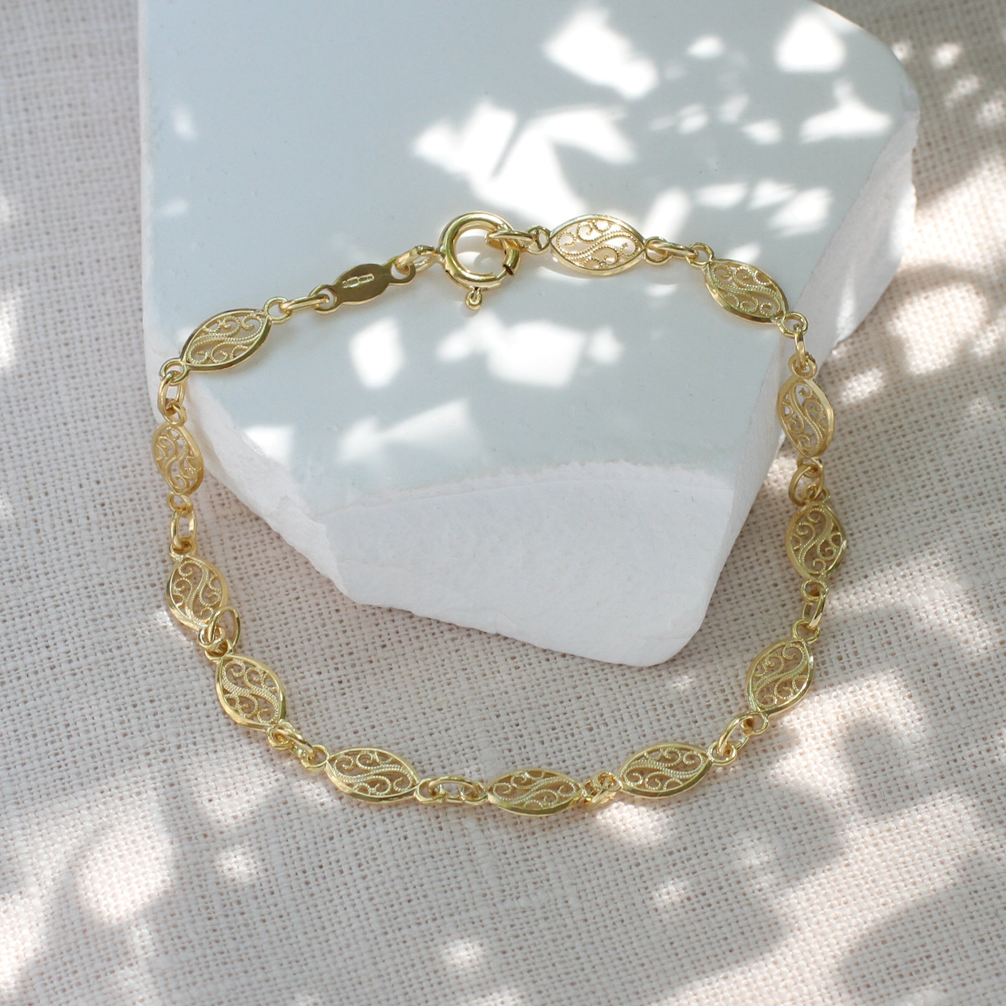 solid-gold-filigree-chain-bracelet.jpg