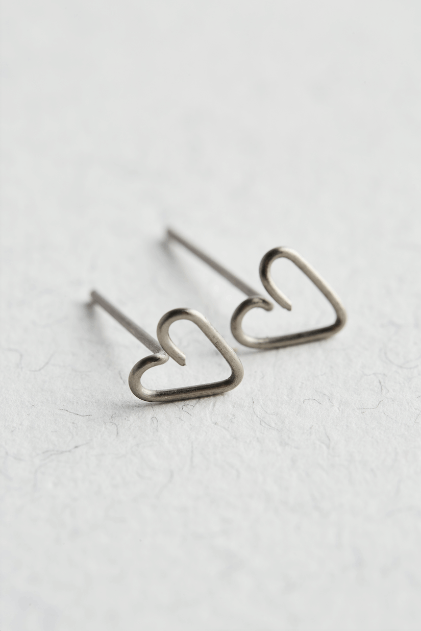 titanium-heart-stud-earrings-415527.png